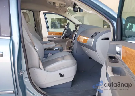 2010 Chrysler Town & Country New Limited z USA, uszkodzony, nr VIN 2A4RR7DX4AR451835